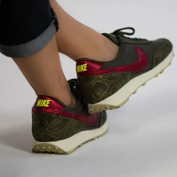 Nike Shoes Nike Daybreak Womens Athletic Shoes Poshmark